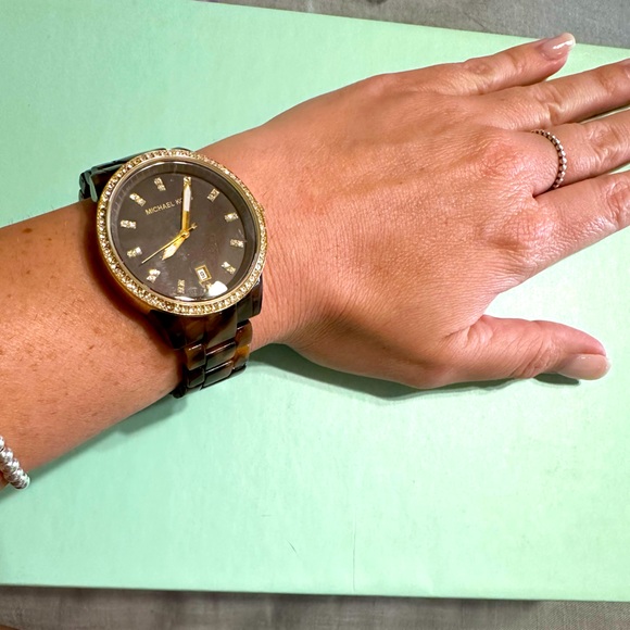 Michael Kors tortoise colored watch - Picture 2 of 4